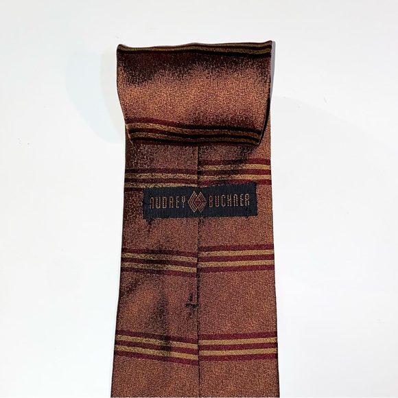 AUDREY BUCKNER Men’s Necktie Gold/Merlot Checked Design 100% European Silk - Picture 2 of 4